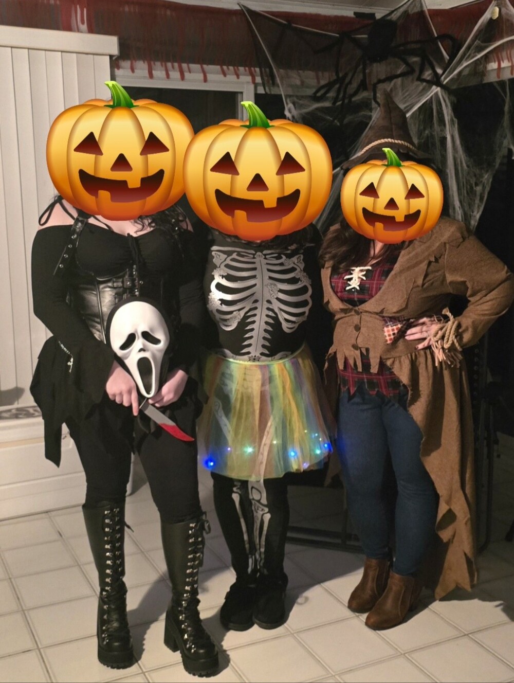 Fashion Nova Scarecrow Harvest Queen Halloween Costume - Picture 4 of 4